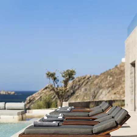 Waterfront With Private Pool וילה